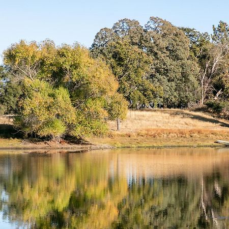 Rolling Oaks Ranch - 200 Acres Of Lakeside Beauty & Countryside Serenity Mariposa Exterior photo