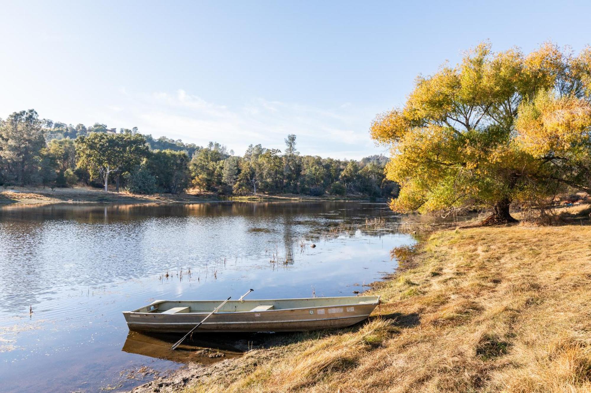 Rolling Oaks Ranch - 200 Acres Of Lakeside Beauty & Countryside Serenity Mariposa Exterior photo