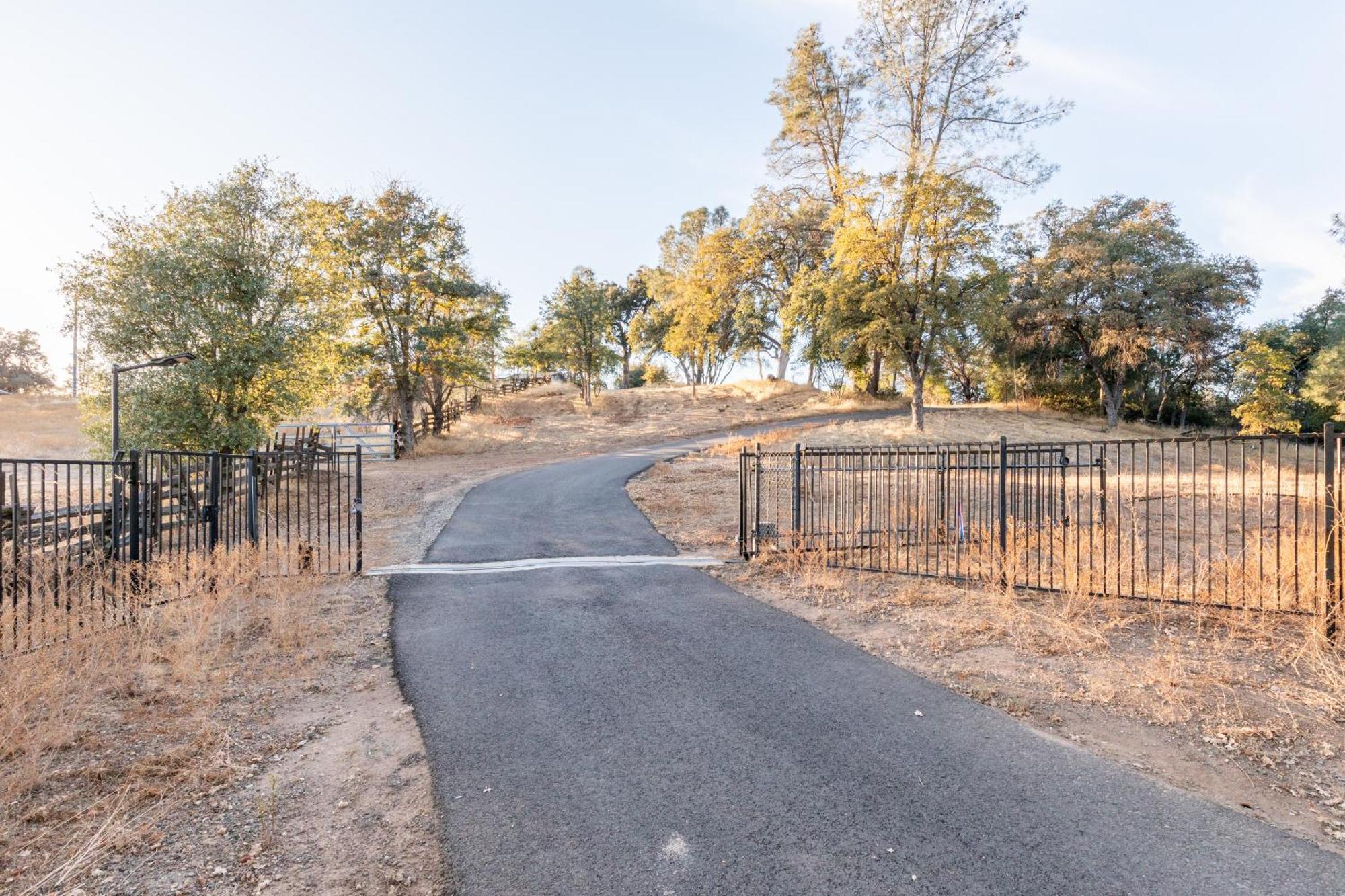 Rolling Oaks Ranch - 200 Acres Of Lakeside Beauty & Countryside Serenity Mariposa Exterior photo